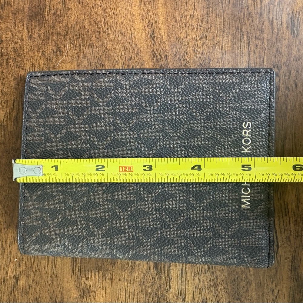 Michael Kors passport logo wallet in brown - Picture 6 of 7